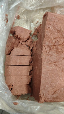 Halva Zemesriekstu ar zemeņu garšu 4kg  (19.10.26)(daudzumu norādīt kilogramos,pilnas kastes) Latvij