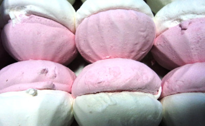 Zefīrs Adugs balti-rozā 1.8kg (daudzumu norādīt kg, tikai pilnas kastes) (25.12.26) Latvija